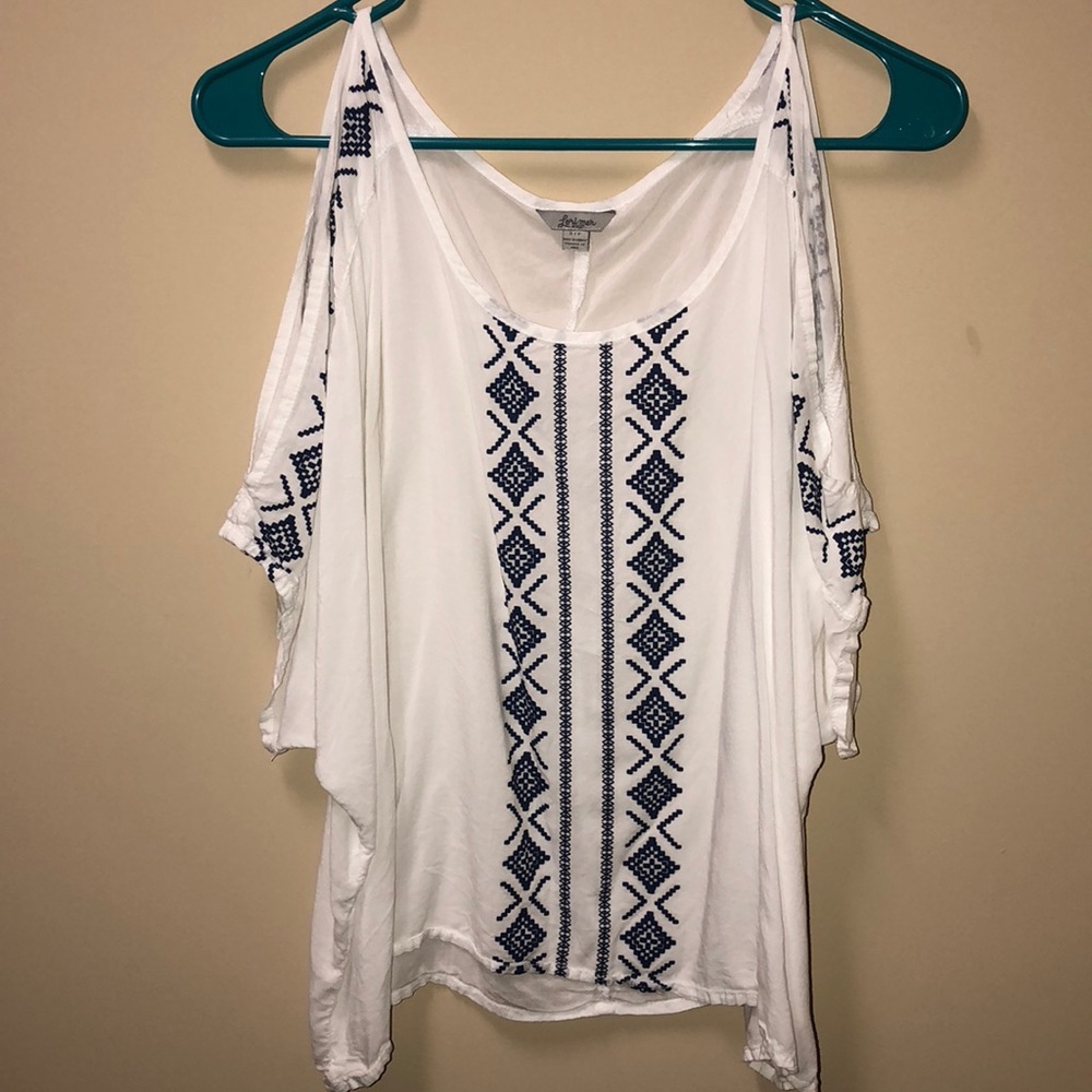 White and blue, open sleeved blouse!